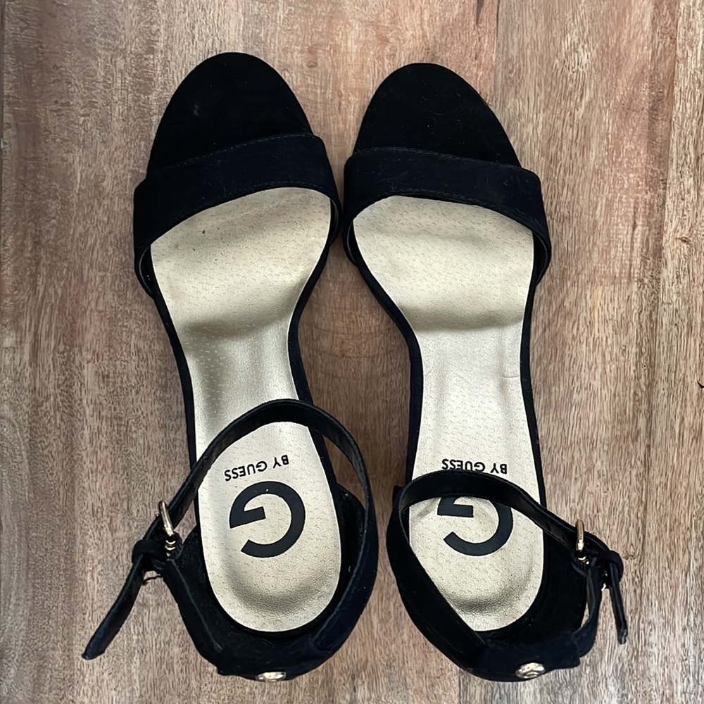 Guess Black suede heel (7.5)